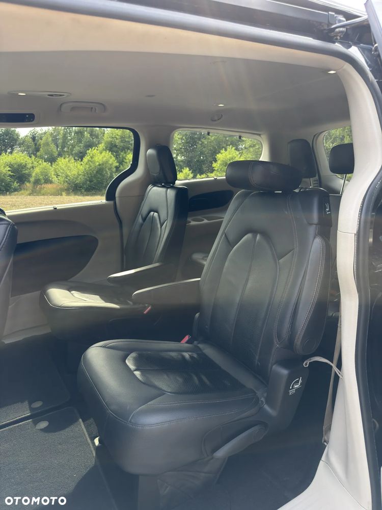 Chrysler Pacifica - 9