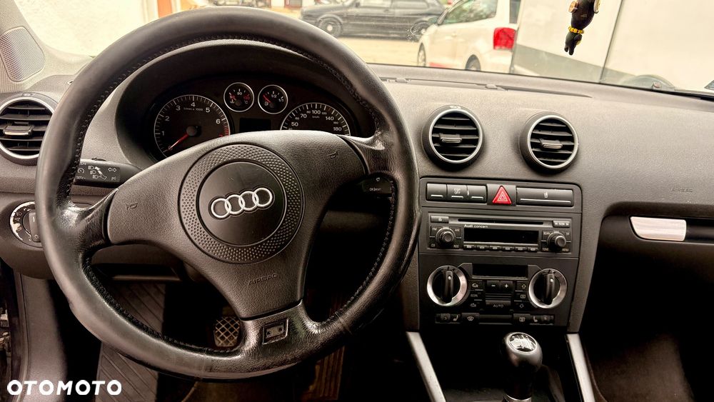 Audi A3 3-drzwiowe 2.0 FSI Ambition - 9