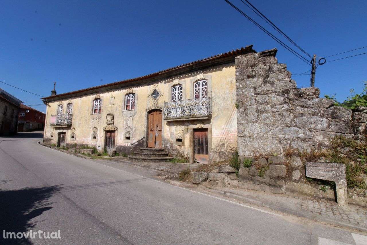 Moradia Centenária para Reconstrução - Grande imagem: 2/13