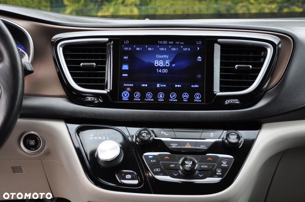 Chrysler Pacifica - 32