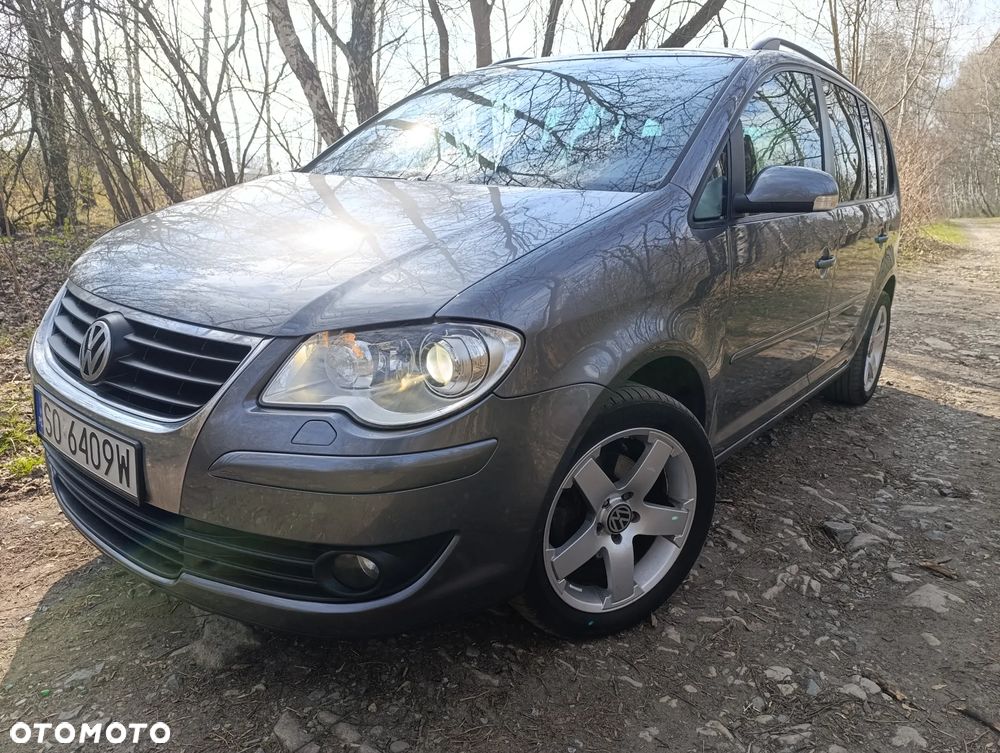 Volkswagen Touran - 1
