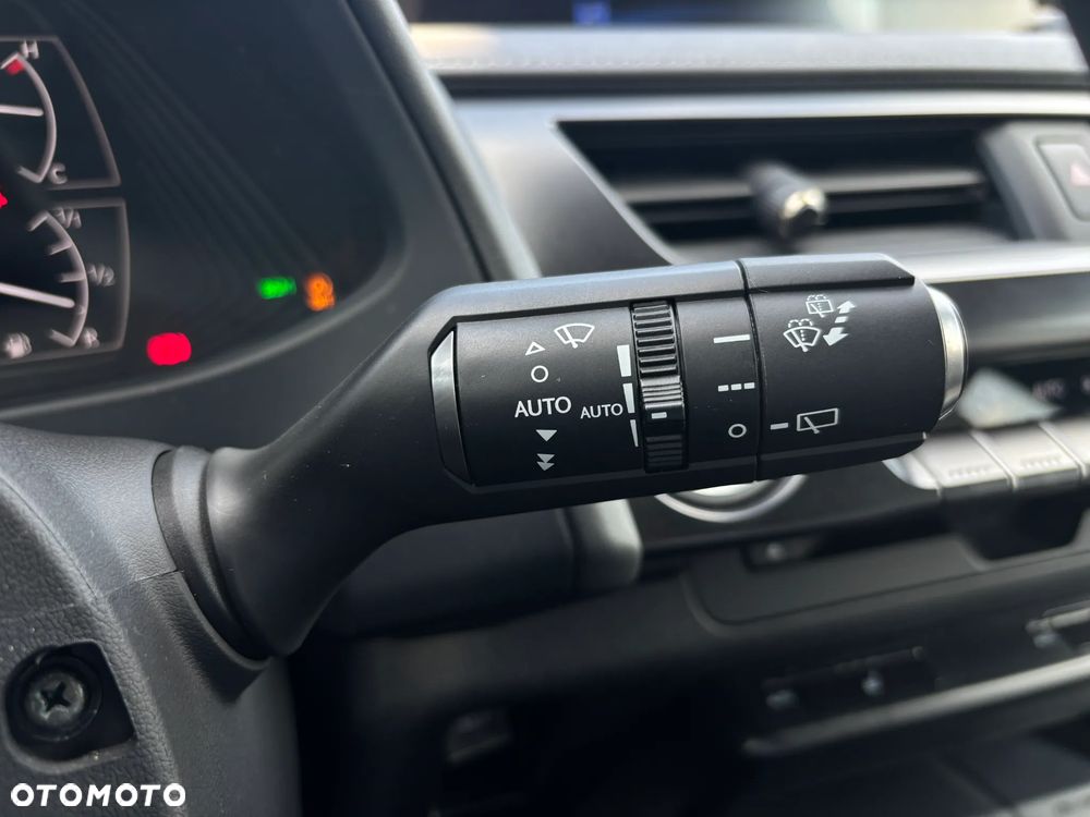 Lexus UX - 21