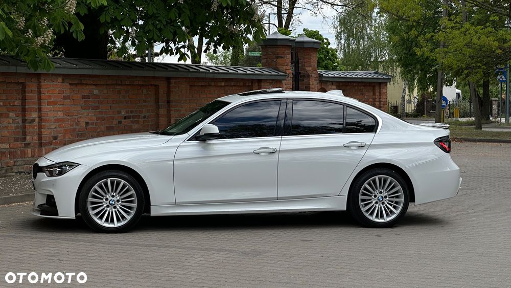 BMW Seria 3 328i Luxury Line - 9