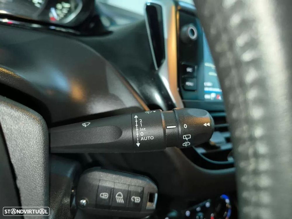 Peugeot 208 1.2 PureTech Style - 18