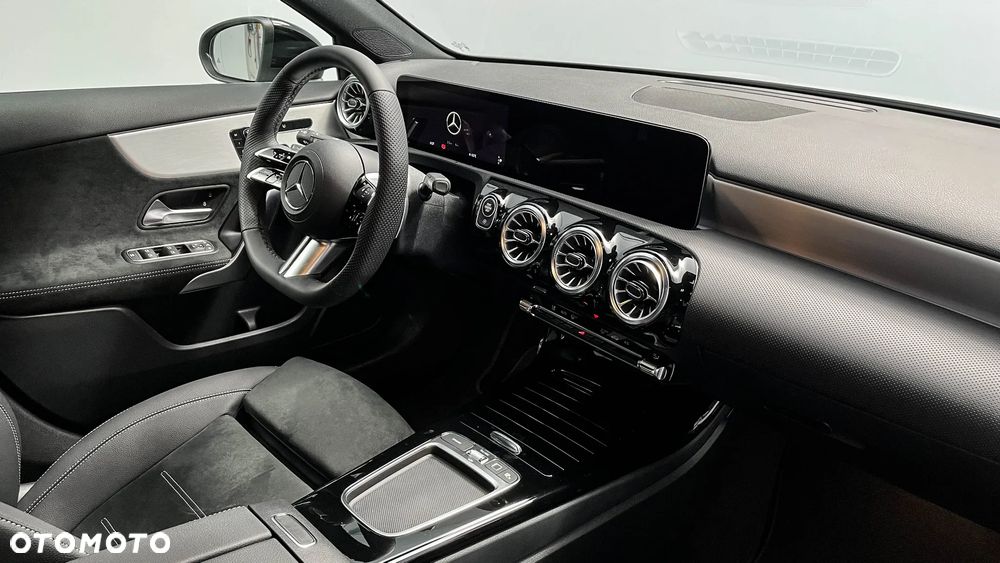 Mercedes-Benz Klasa A 220 4-Matic AMG Line 8G-DCT - 11