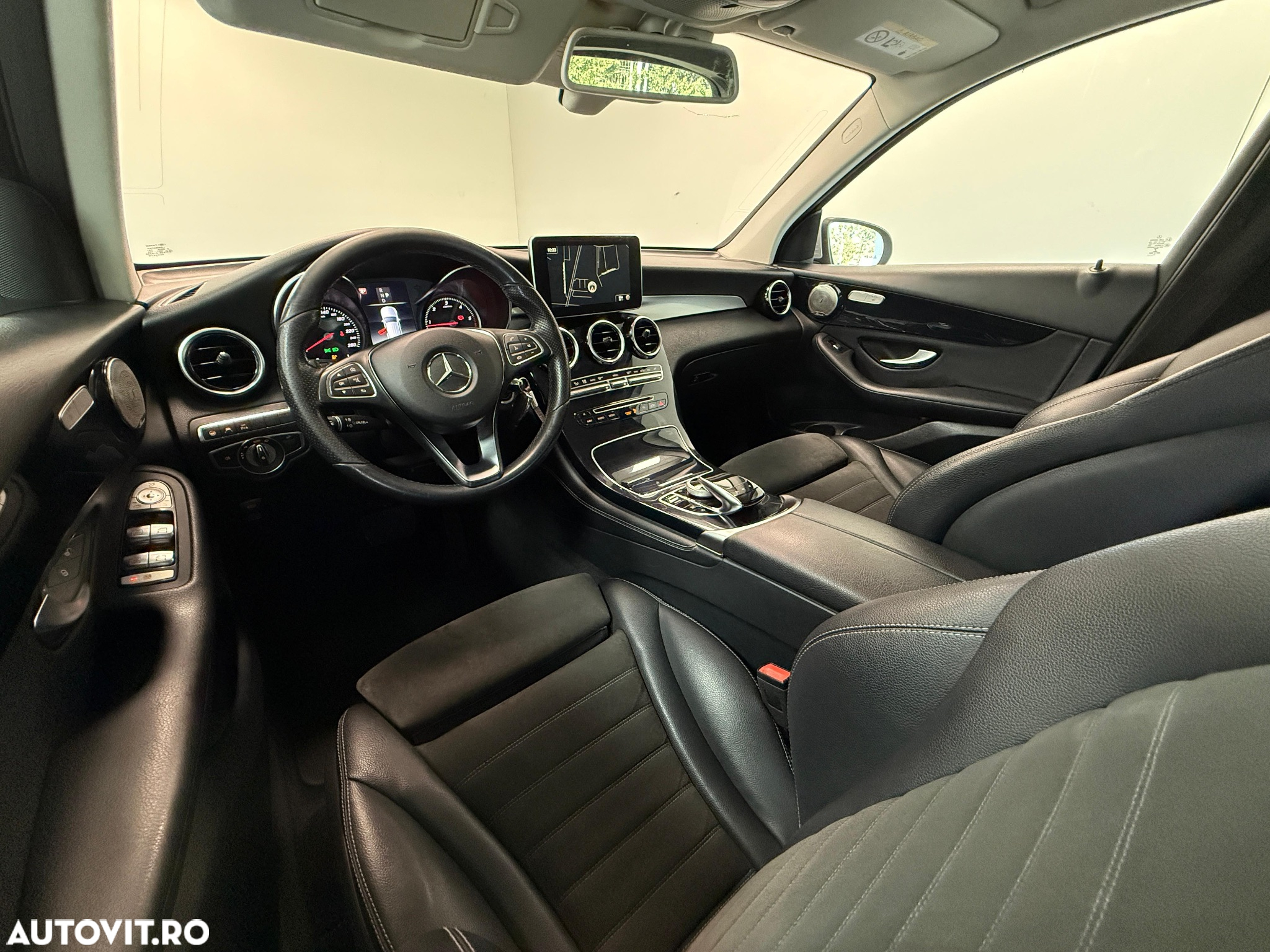 Mercedes-Benz GLC 220 d 4Matic 9G-TRONIC - 25