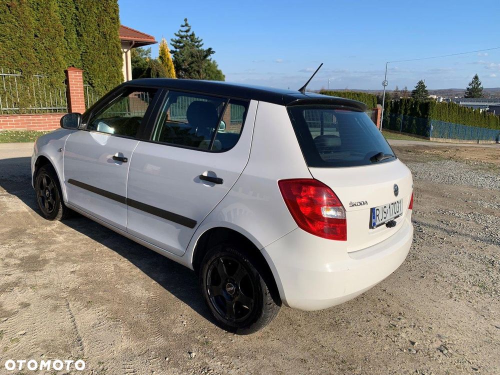 Skoda Fabia 1.2 HTP Cool Colour Edition - 10