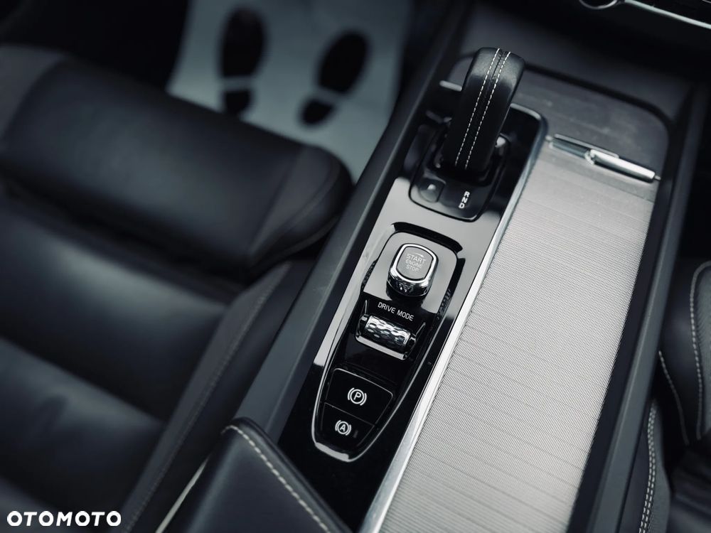 Volvo XC 60 B4 D AWD Ultimate Dark - 27