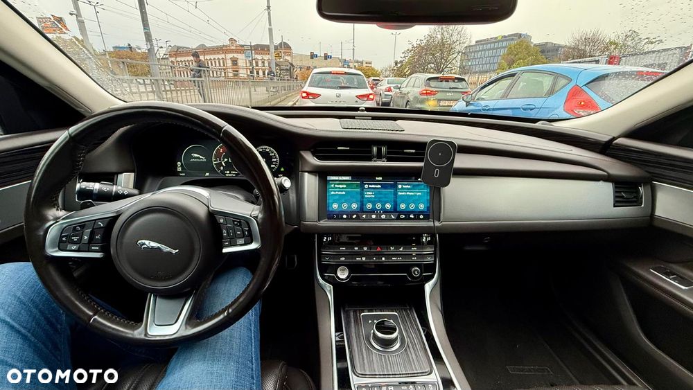 Jaguar XF 2.0 i4D AWD Prestige - 4