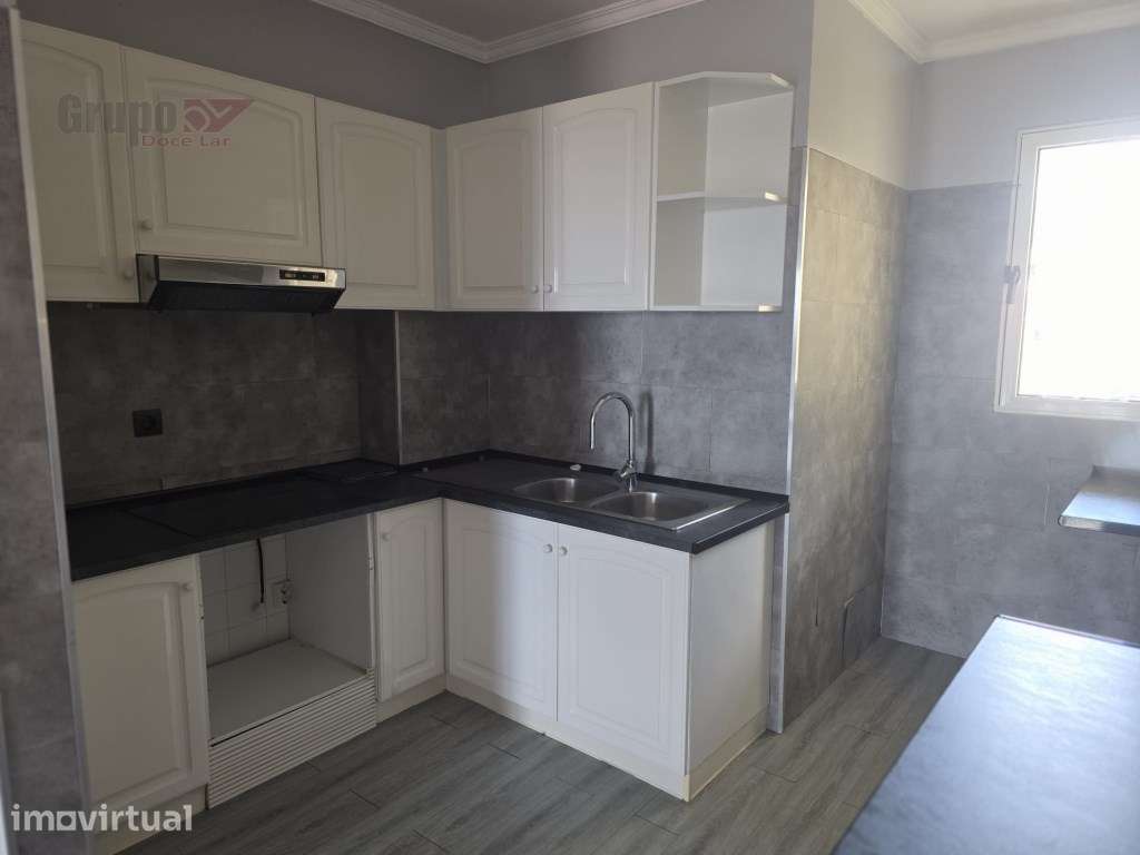 Apartamento T2 Moderno em Caniço: Luminosidade, Varanda Privativa c... - Grande imagem: 3/23