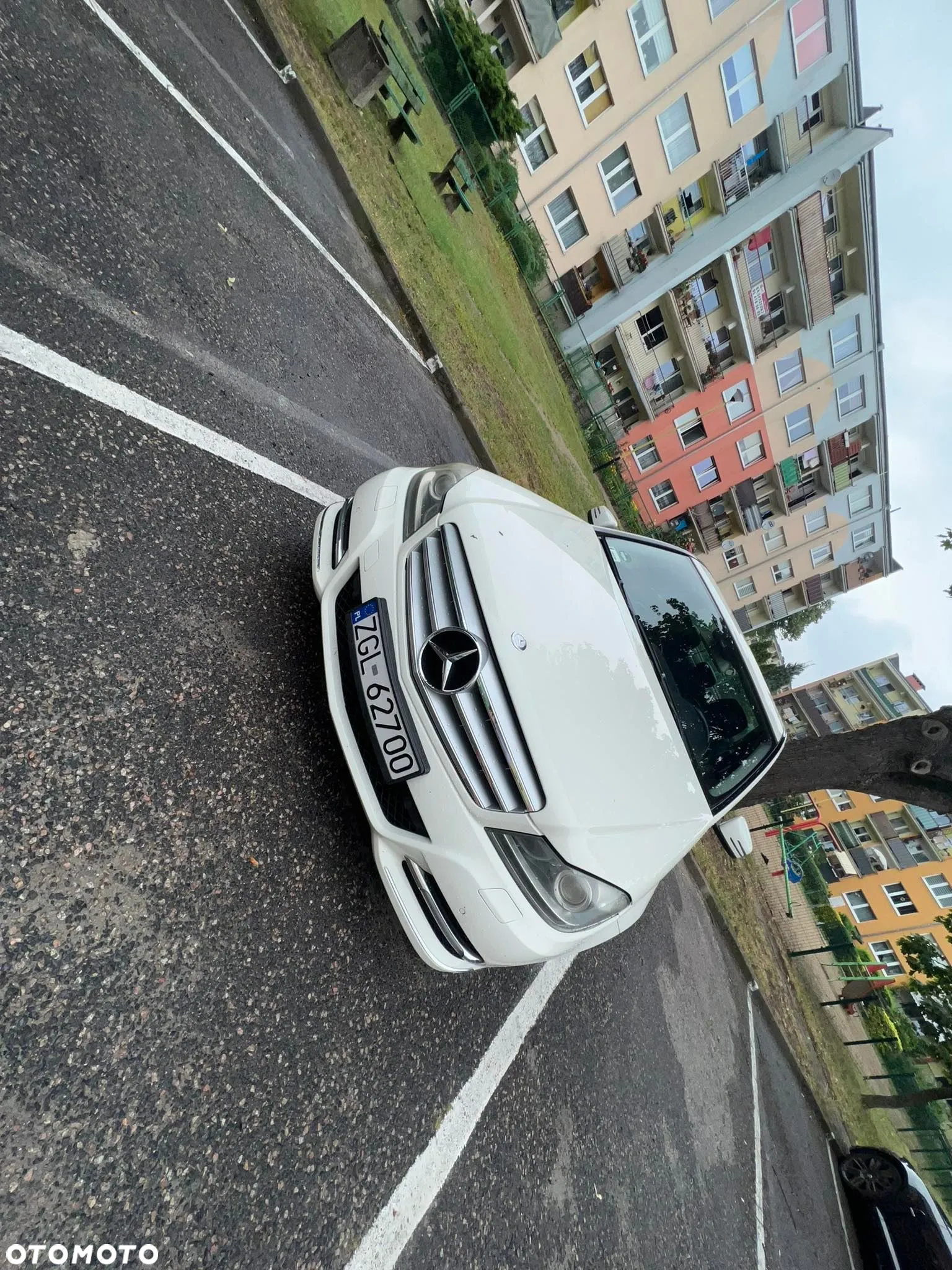Mercedes-Benz Klasa C 180 CGI BlueEff Avantgarde - 13