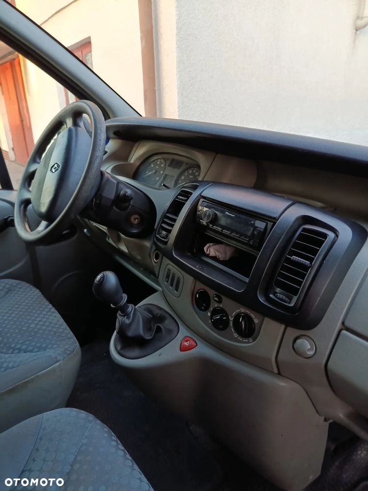 Renault TRAFIC - 10
