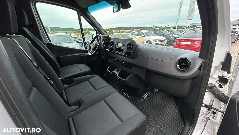 Mercedes-Benz eSprinter - 12