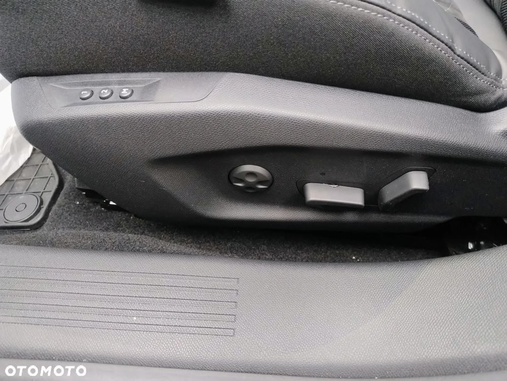 Peugeot 408 1.2 PureTech GT S&S EAT8 - 32