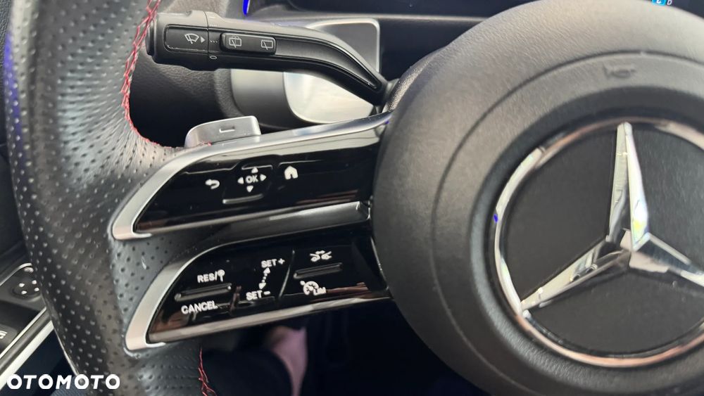 Mercedes-Benz GLB 200 AMG Line 7G-DCT - 17