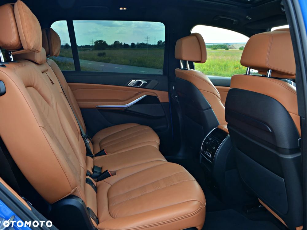 BMW X7 M50i sport - 27