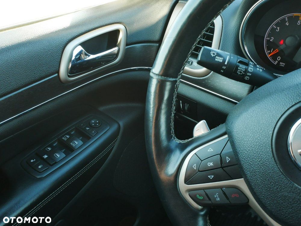 Jeep Grand Cherokee - 30