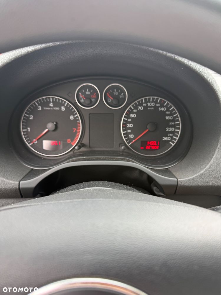 Audi A3 3-drzwiowe 1.6 FSI Ambiente - 2