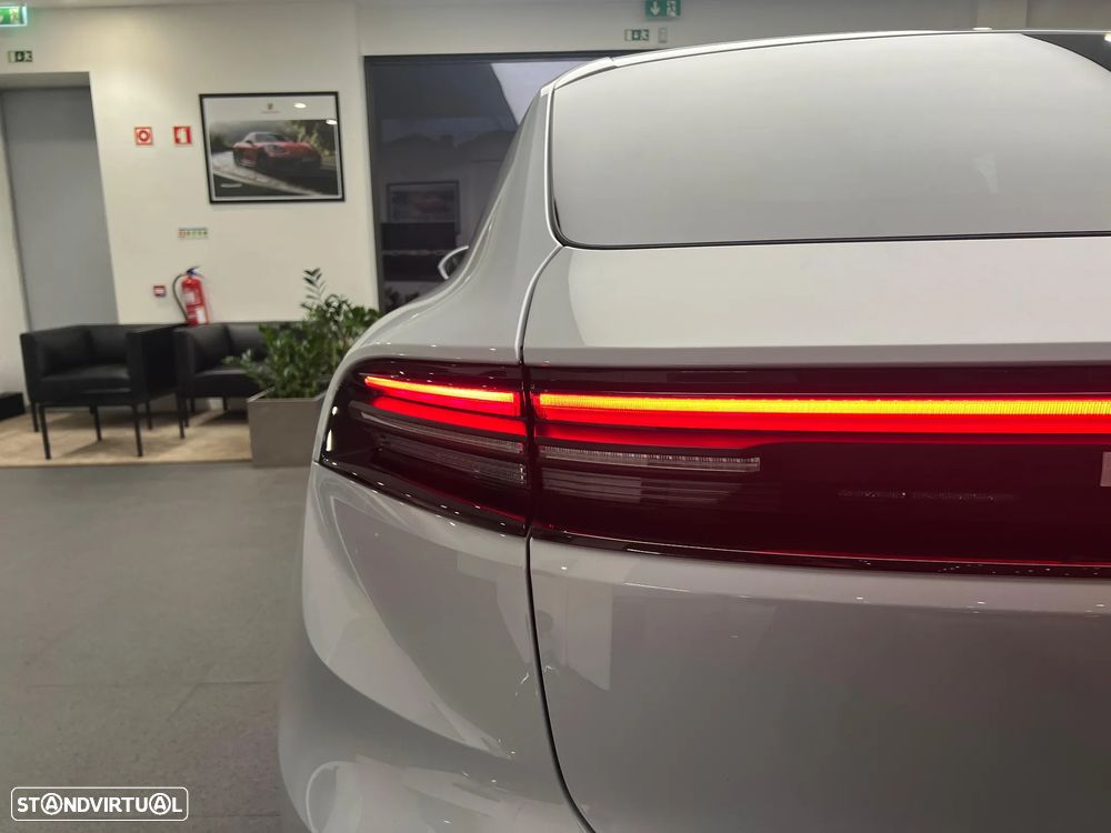 Porsche Macan Electric 4 - 5