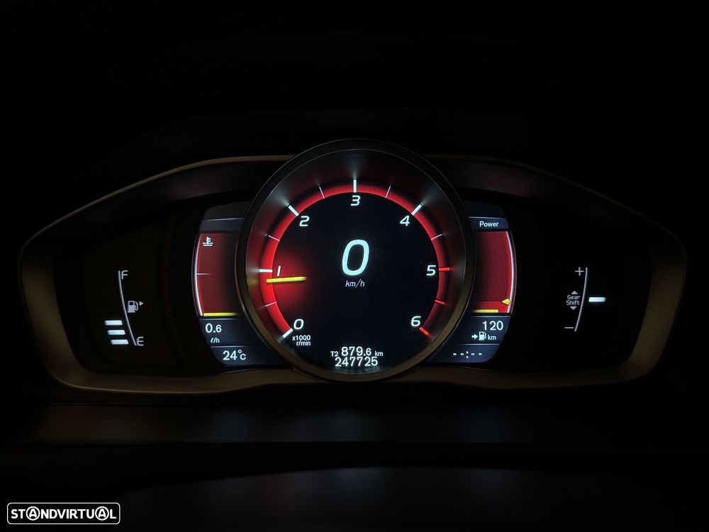 Volvo V60 2.0 D2 Momentum - 8