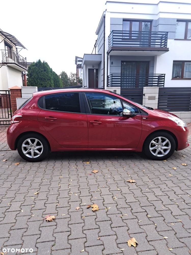 Peugeot 208 2014 photo 5