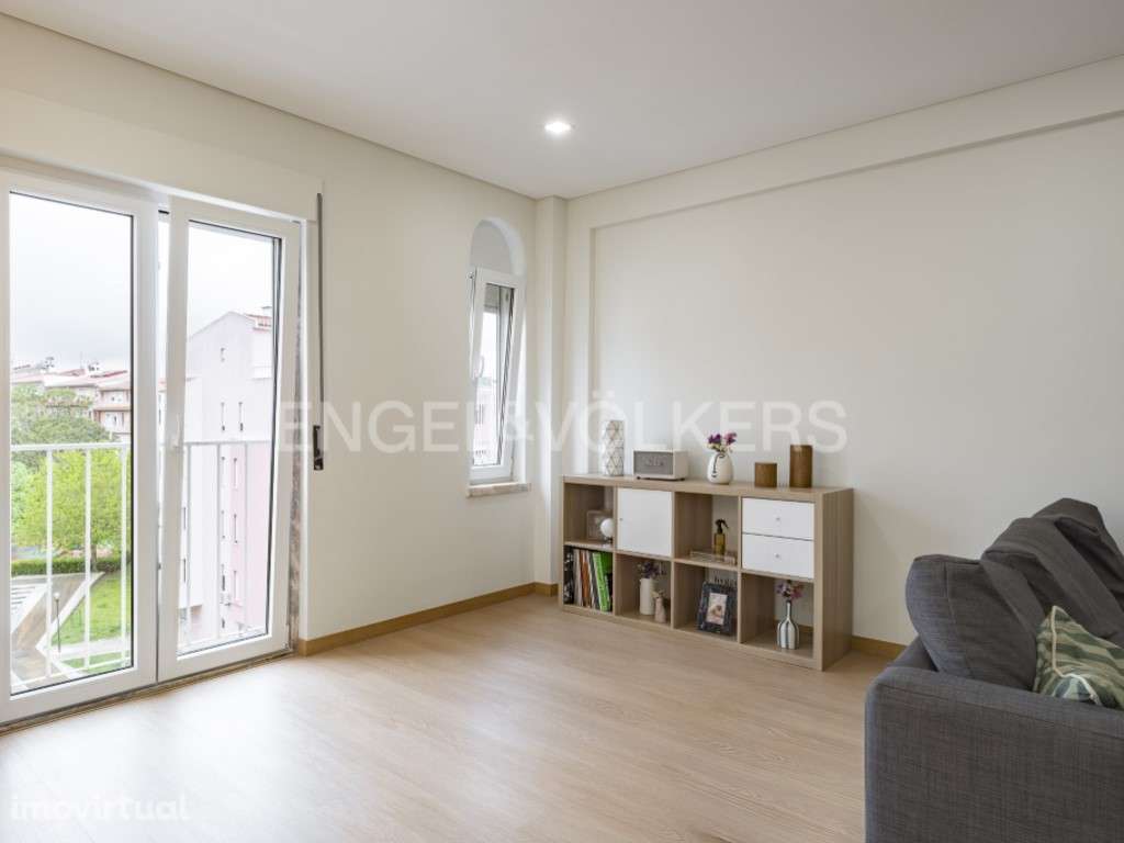 T4 Duplex Remodelado em Barcarena - Grande imagem: 2/30