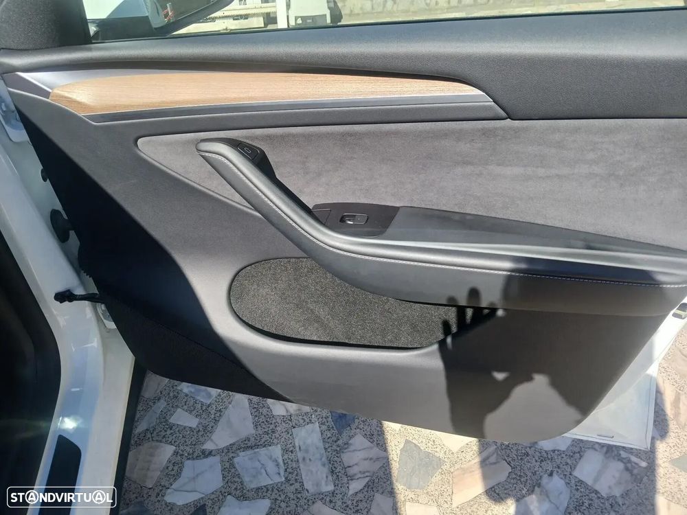 Tesla Model Y Performance Dual Motor AWD — fotografia 30