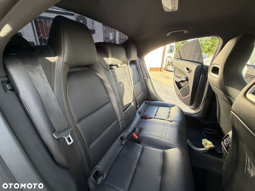 Mercedes-Benz CLA 250 7G-DCT AMG Line - 26
