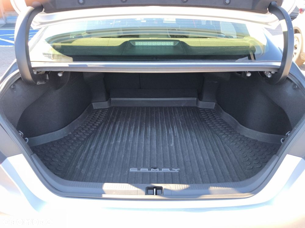 Toyota Camry 2.5 Hybrid Comfort CVT - 12