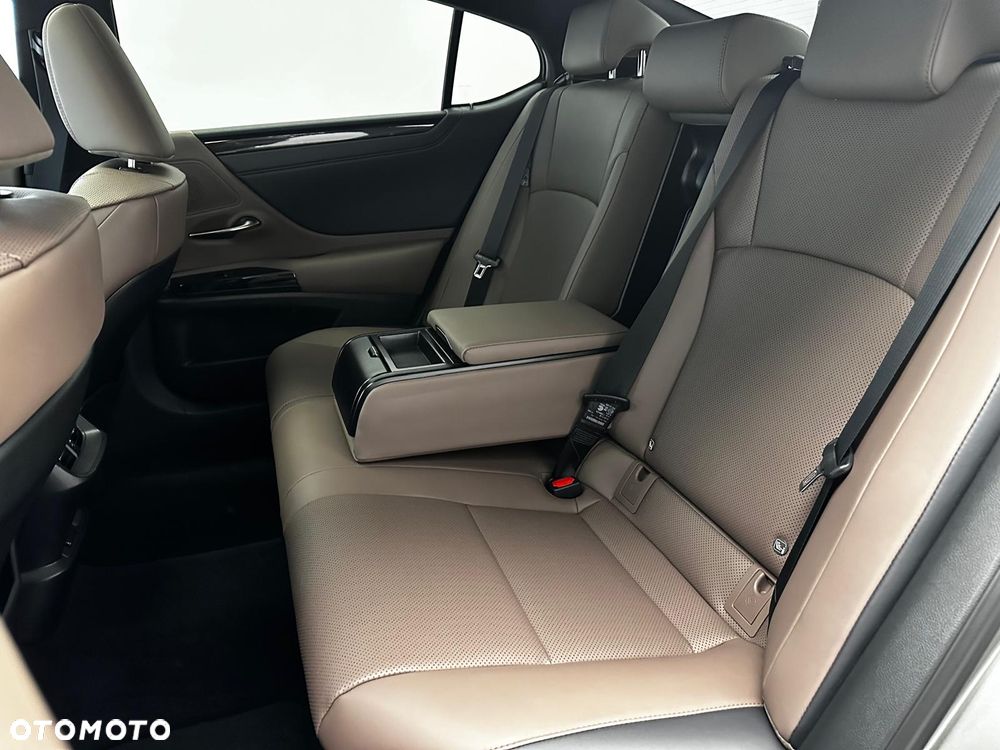 Lexus ES - 6