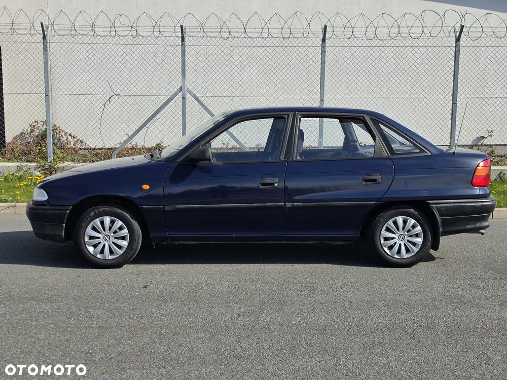 Opel Astra 1.4 GL - 2