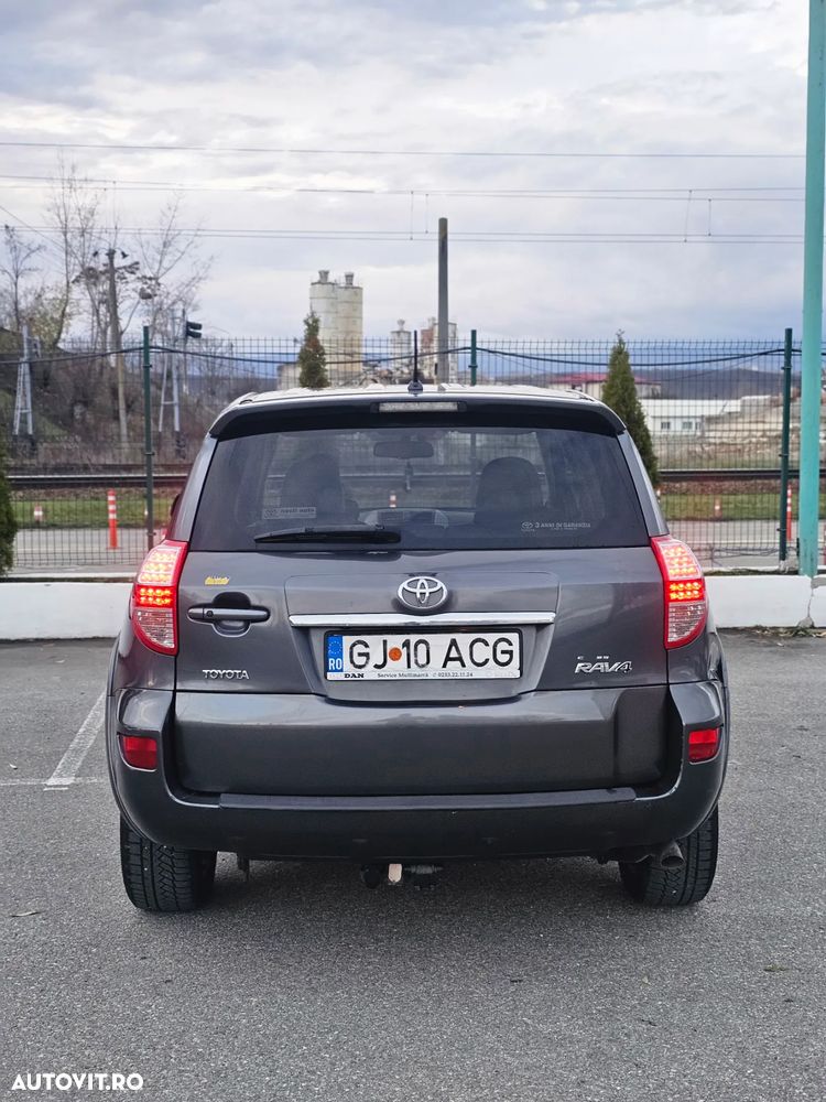 Toyota RAV4 2.2 D-4D 4x4 Automatik Executive - 5