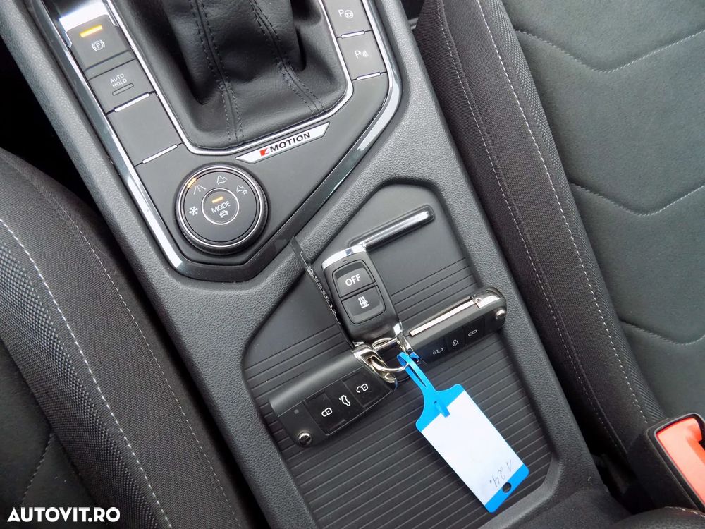 Volkswagen Tiguan 2.0 TDI SCR 4MOTION DSG Elegance - 27