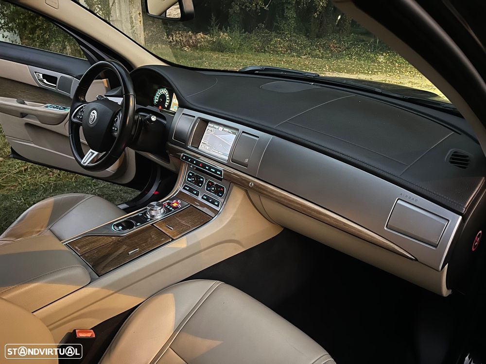 Jaguar XF Sportbrake 2.2 D Premium Luxury - 6