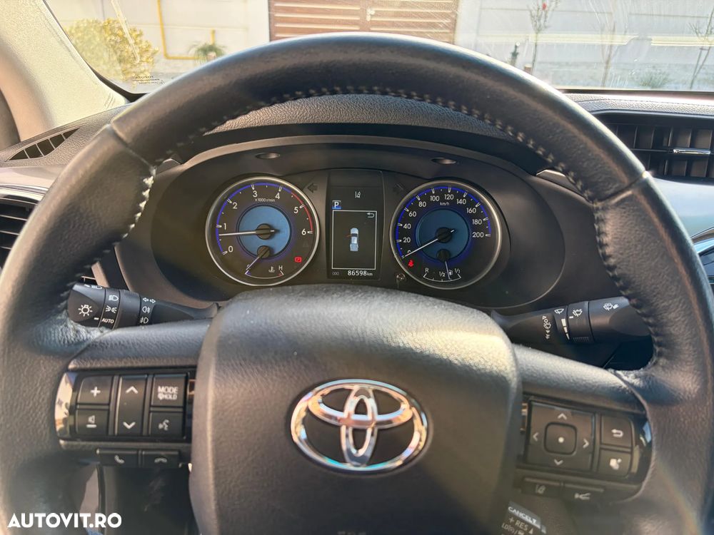 Toyota Hilux - 11