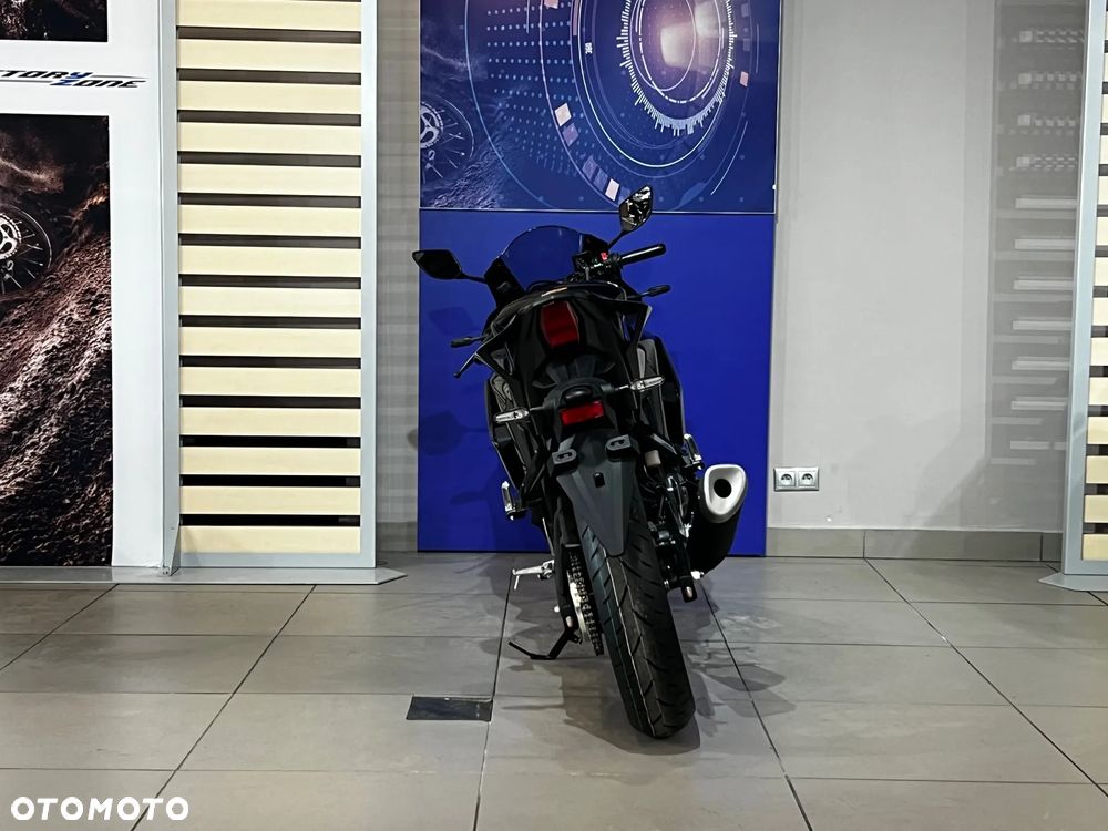 Yamaha R3 - 4