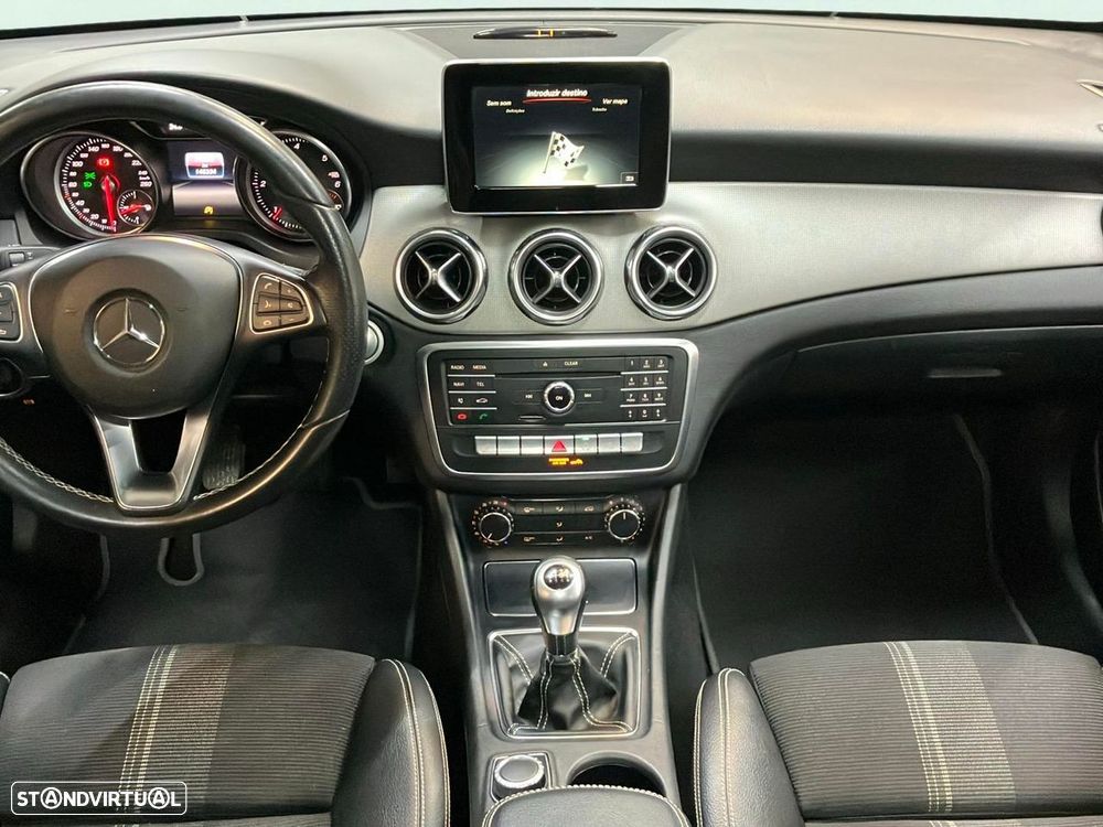 Mercedes-Benz GLA 180 - 11