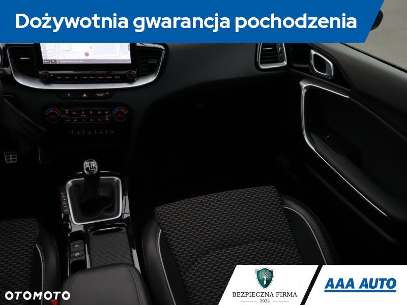 Kia Ceed - 10