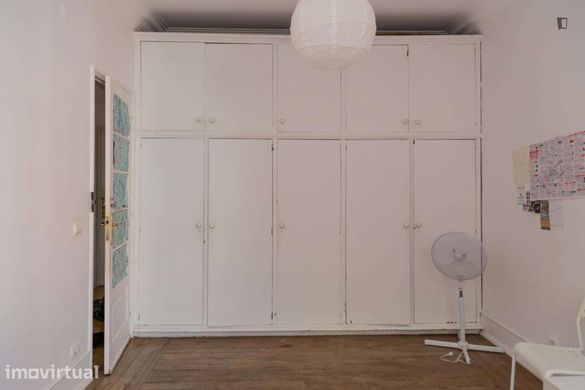 Quarto - localizado em Alameda Lisbon - Grande imagem: 2/16