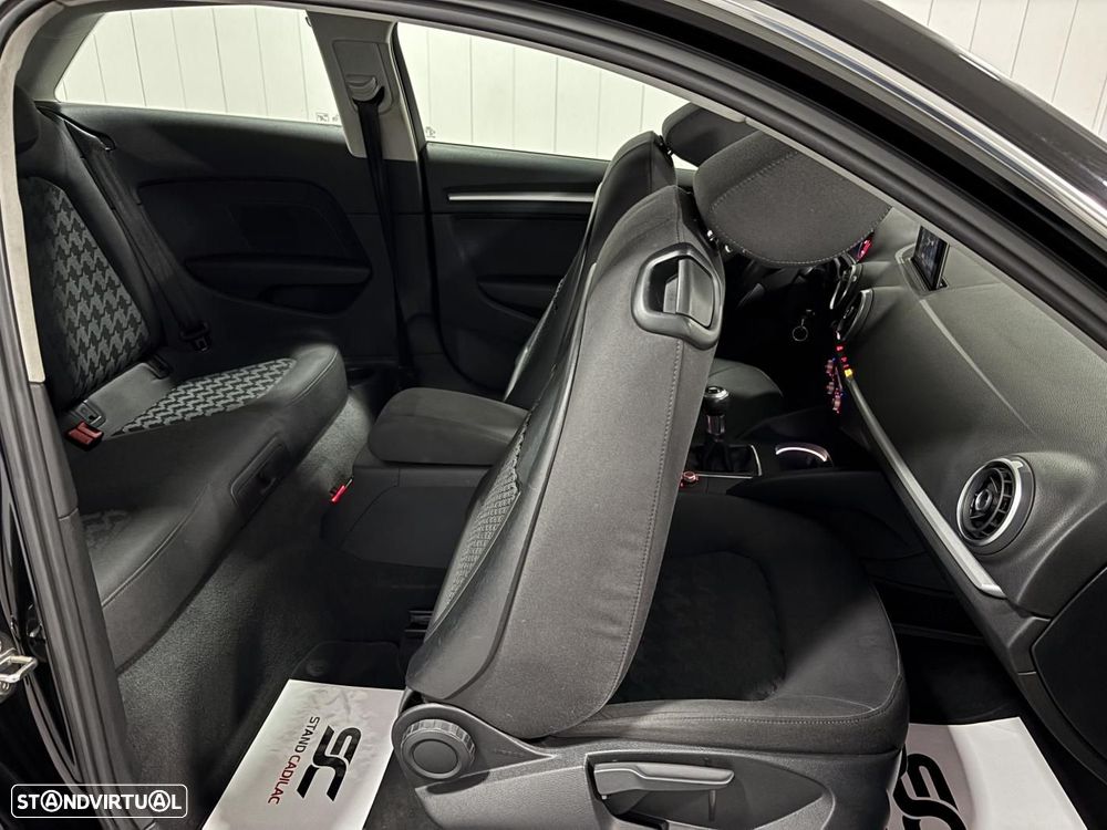 Audi A3 1.6 TDI S-line - 8