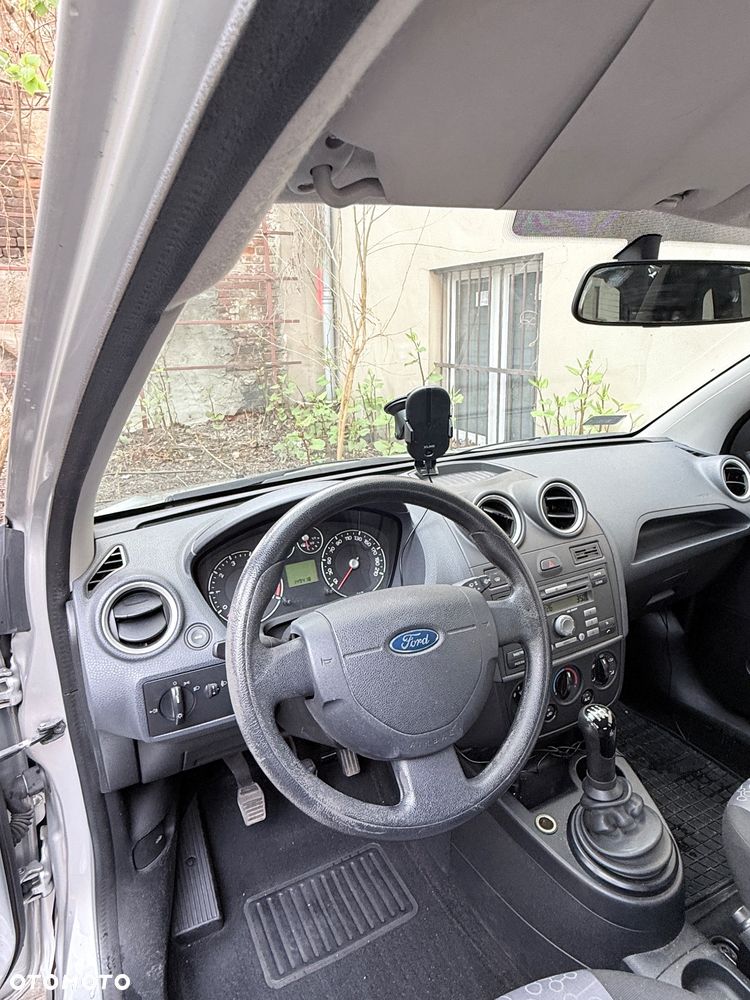 Ford Fiesta 1.3 Ambiente - 8