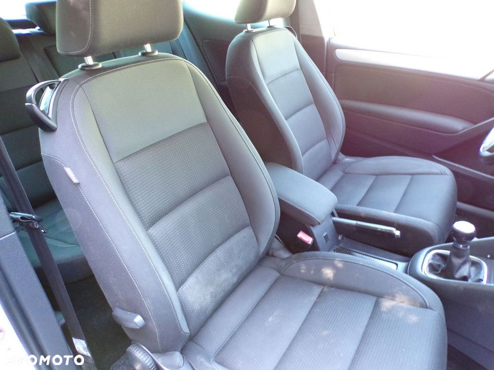 Volkswagen Golf - 24