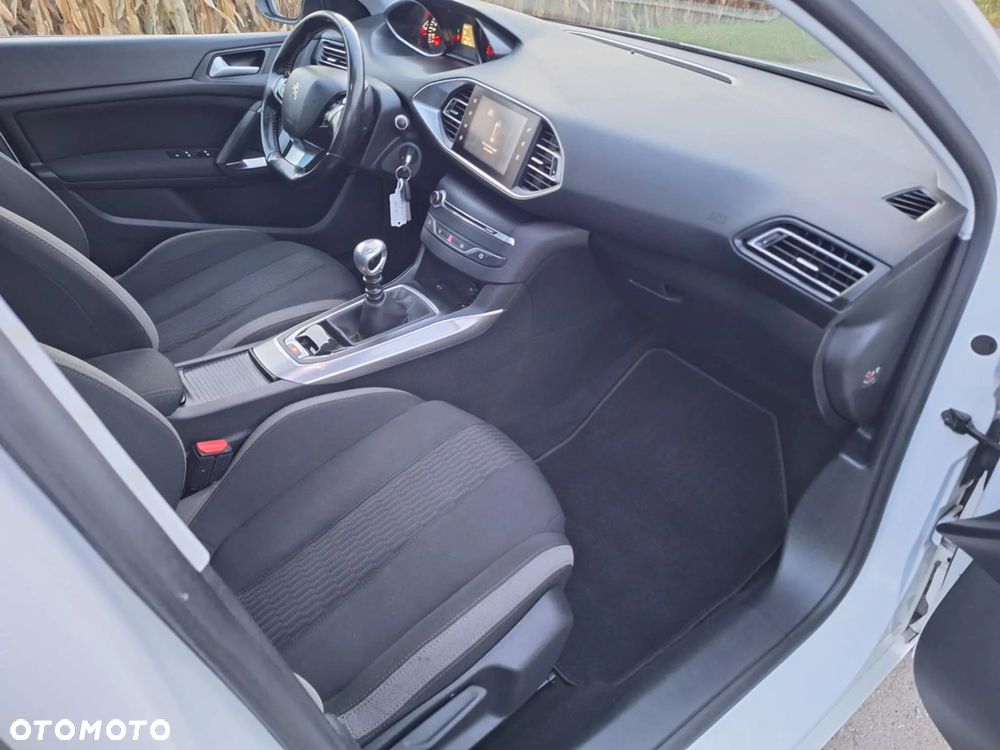 Peugeot 308 1.2 PureTech Allure S&S - 14