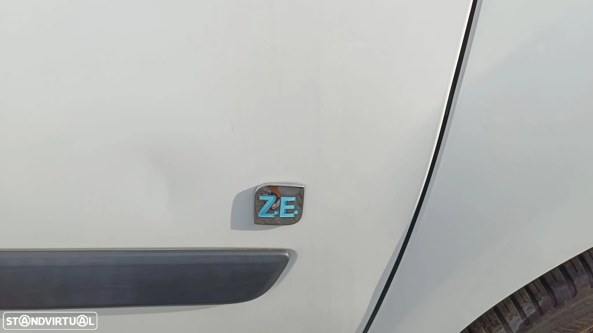 Renault Reneault Kangoo Z.E. Maxi IVA Dedutível - 4