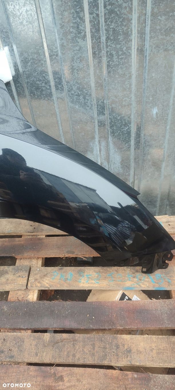 BŁOTNIK PRAWY PRZÓD MAZDA 3 BL 09 -11R BEZ OTWORU NA KIERUNKOWSKAZ KOL. 16W - 10