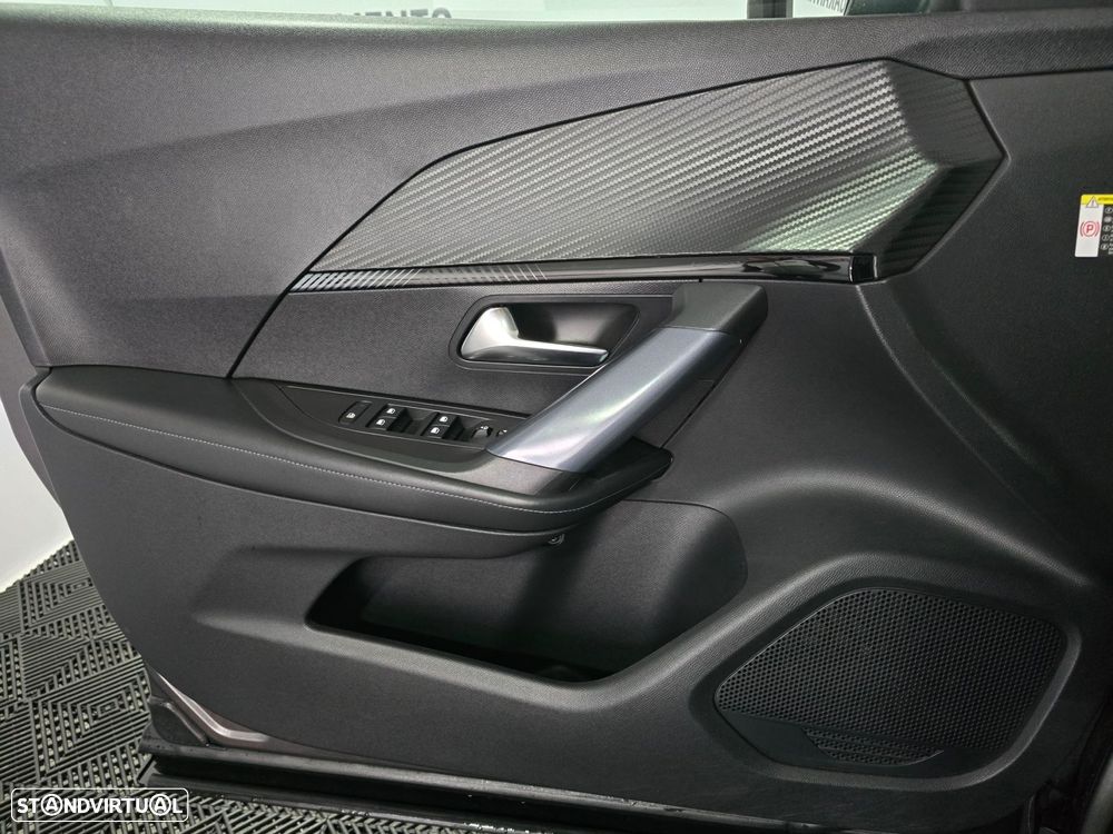 Peugeot 2008 1.2 PureTech Allure - 15