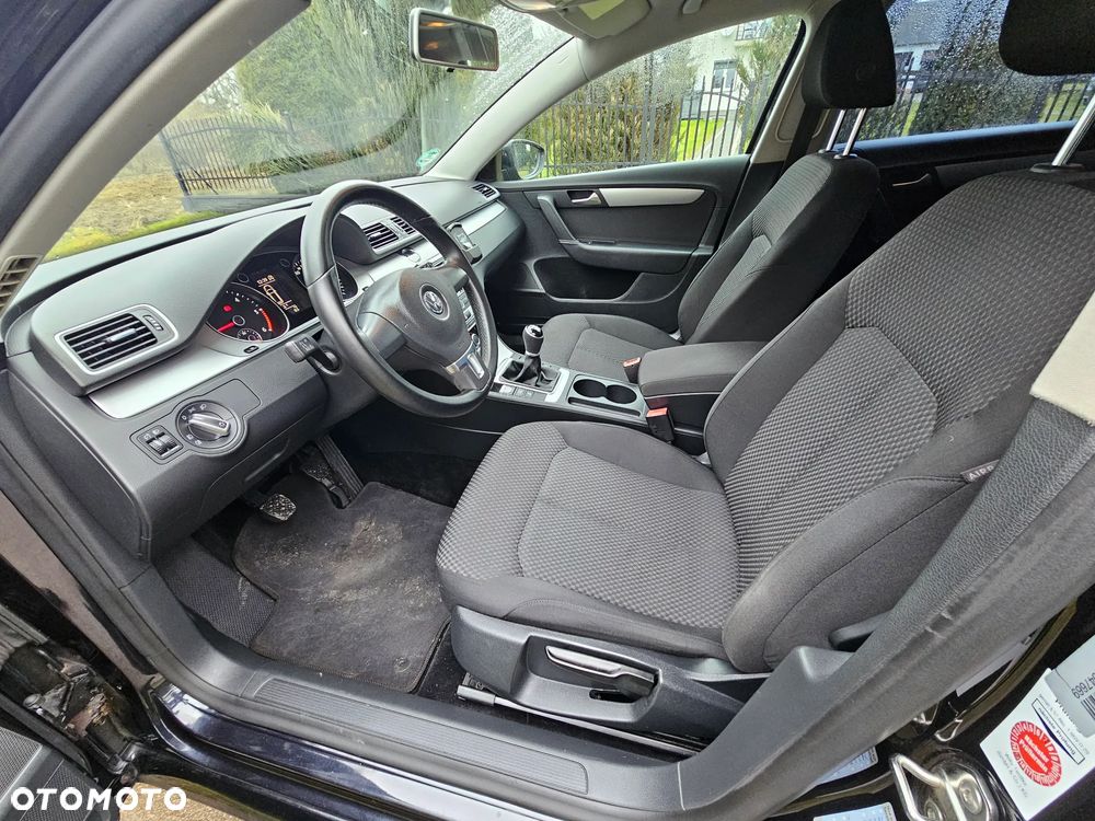 Volkswagen Passat 2.0 TDI DPF BlueMotion Technology Comfortline - 9