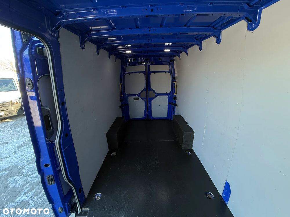 Volkswagen Crafter 2.0 140KM / Długi L4 H2 / Automat DSG / 2022 ROK PRODUKCJI / 245.081KM PRZEBIEG / Serwis ASO / Bezwypadkowy / Zarejestrowany w PL - 9