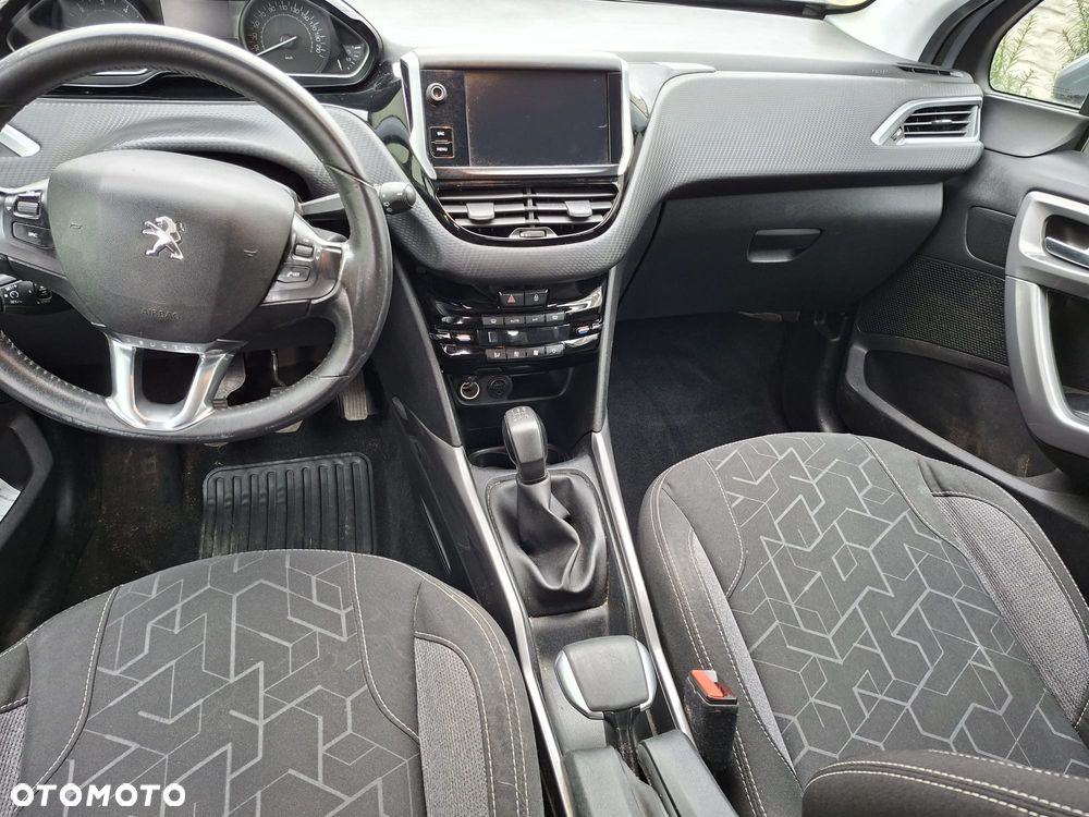 Peugeot 2008 BlueHDi 100 STOP & START Style - 20