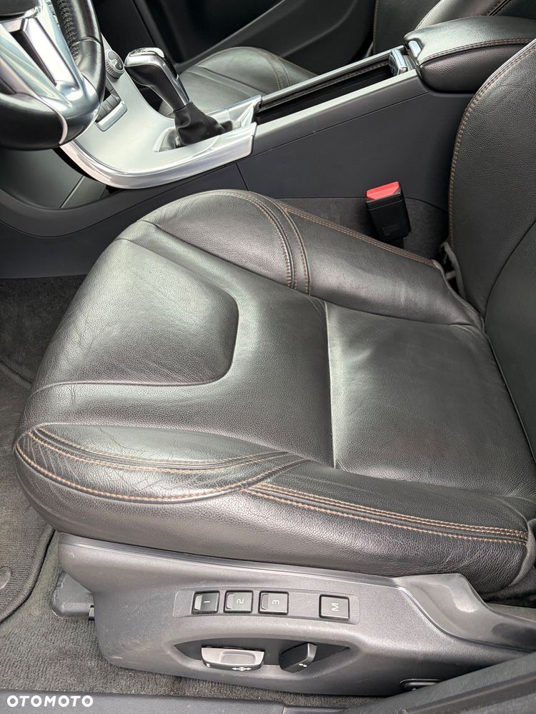 Volvo V60 Cross Country D4 Summum - 2